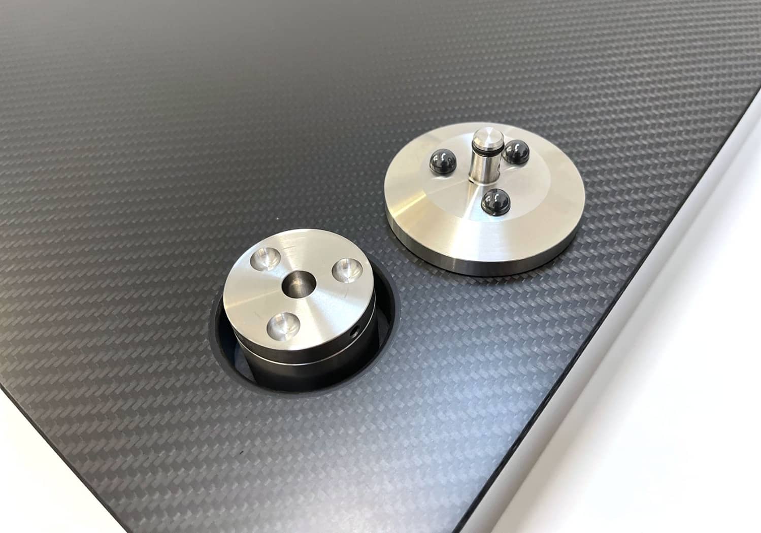 Carbofibre Statement Isolation Base