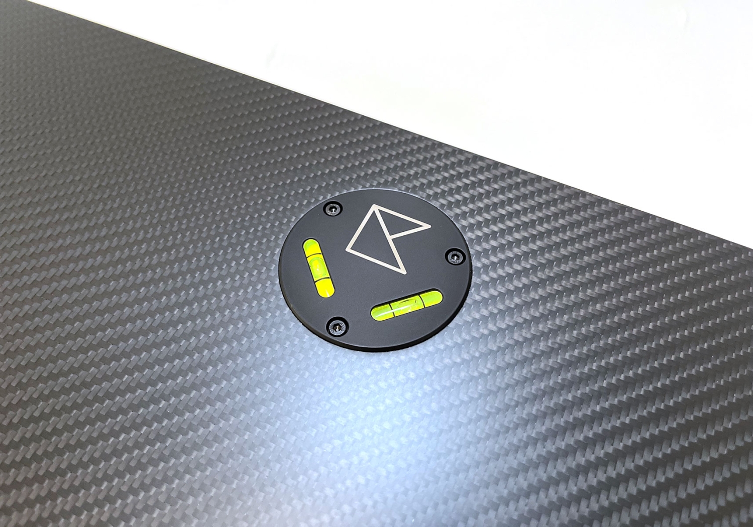 Carbofibre Statement Isolation Base thumbnail 3